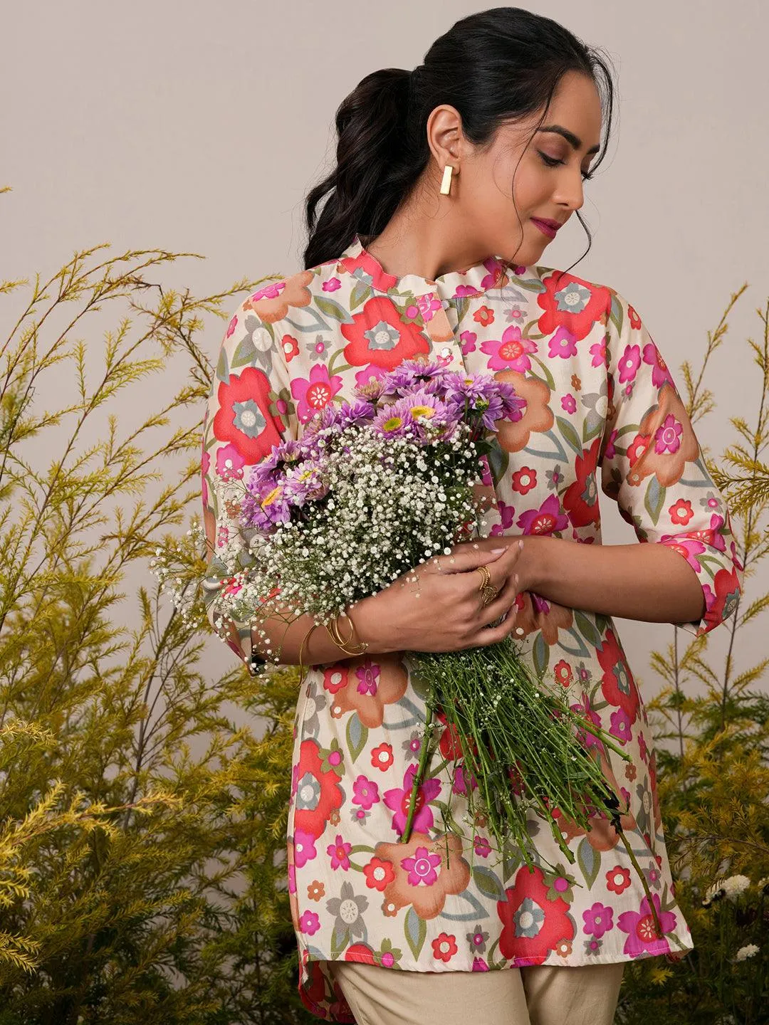 37075_6.webp Cream Printed Silk Blend A-Line Kurti - Image 1