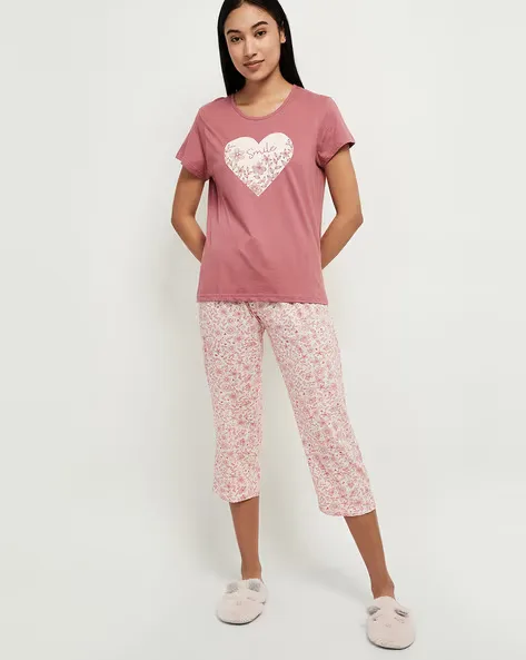 473Wx593H-464304708-pink-MODEL.webp Women Graphic Print Relaxed Fit Round-Neck T-Shirt - Image 1